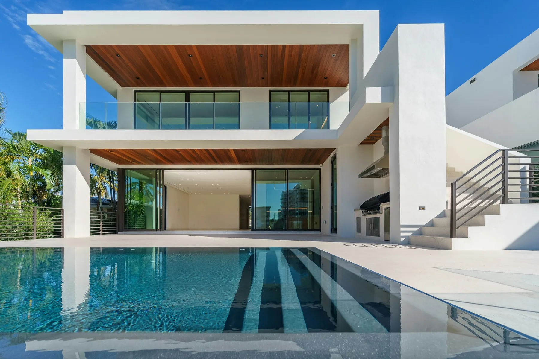 Banana Island Infinity Villa — photo 2 of 6