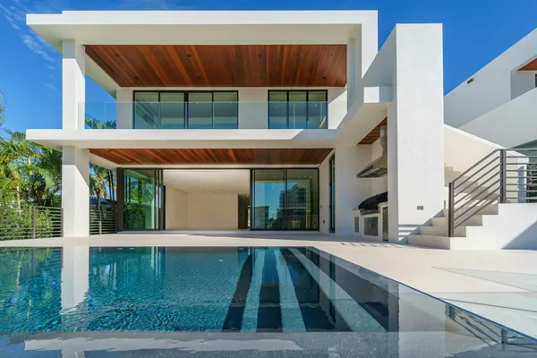 Banana Island Infinity Villa — photo 2 of 6